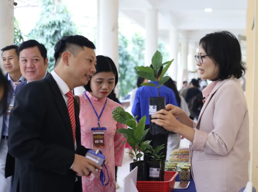 A man and woman in Vietnam talking to each other at an innovation fair