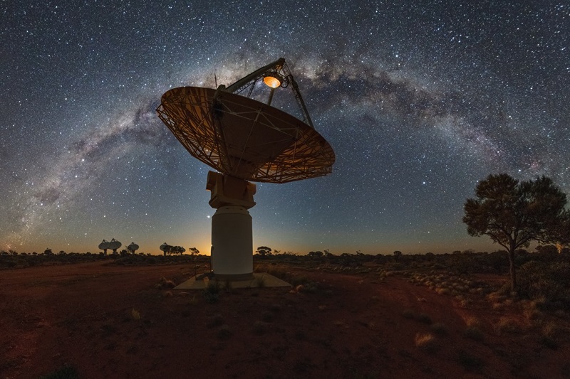 ASKAP antennas under the Milky Way. Single ASKAP antenna in the foreground with its PAF receiver lit by Moonlight 