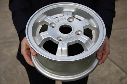 Picture of MagSonic wheel being held in hands. 