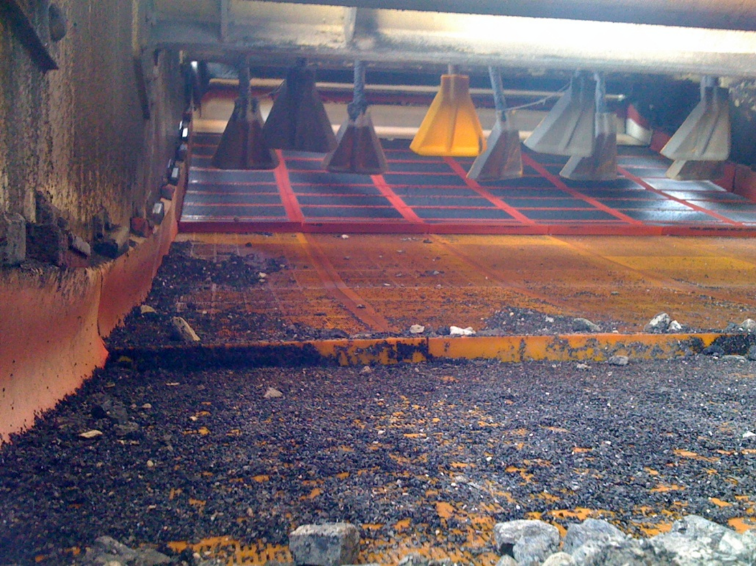 Multi-sloped screens in a coal processing plant