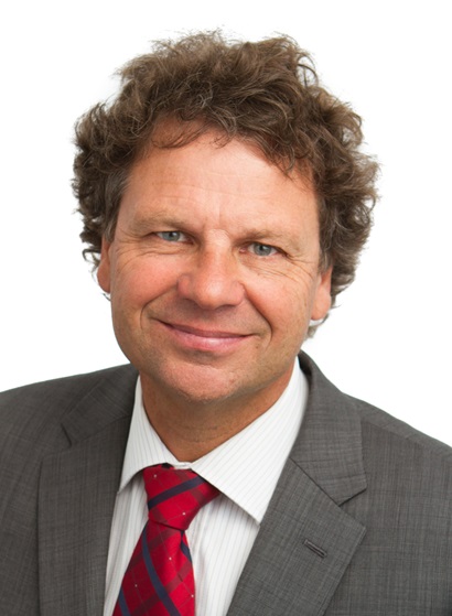 Portrait image of Simon McKeon. 