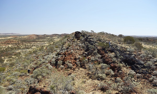 A massive manganese ore ridge north of Mount Augustus, WA