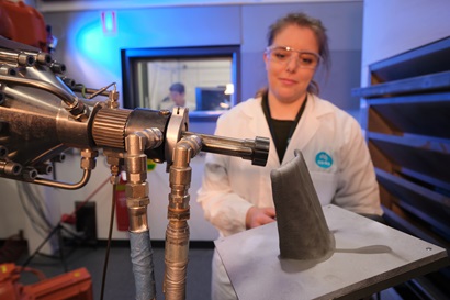 CSIRO Researcher refining the Cold Spray process ©CSIRO 