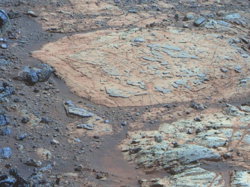 Opportunity’s view (in false-colour) of ancient mudstones on a rocky outcrop on the rim of Endeavour Crater.