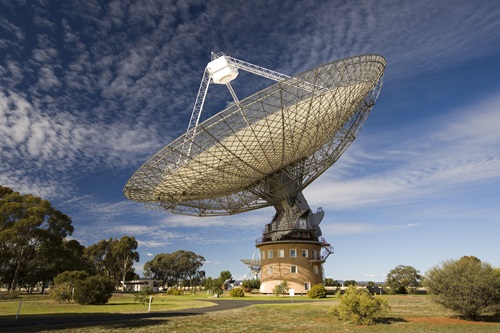 Radio telescope at Parkes angled towards the sky.