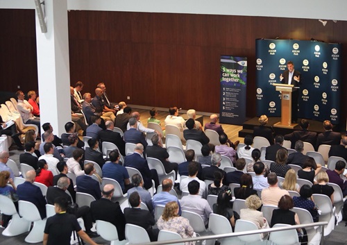 CSIRO CE Dr Larry Marshal and audience