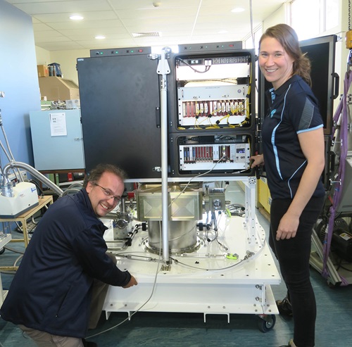 CSIRO astronomers Dr George Hobbs and Dr Jane Kaczmarek with the receiver.