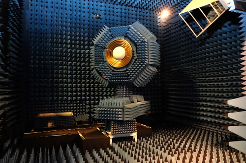 Receiver in the anechoic chamber.