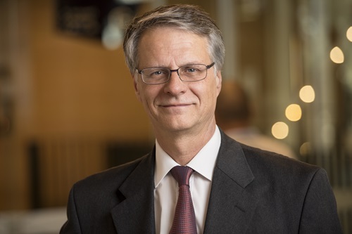 Head shot of Dr Alex Held.