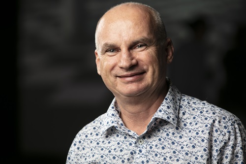 Portrait shot of Markus Honnef.