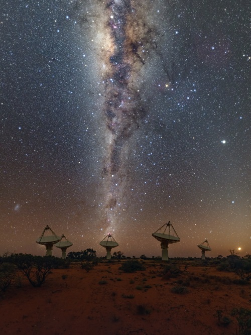 Milky Way galaxy stretches above ASKAP