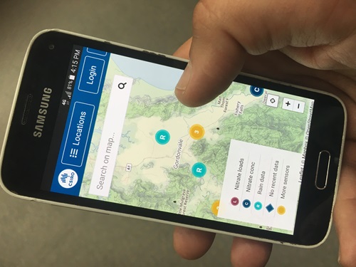 Phone screen shows the 1622 app displaying locations of water quality sensors on a map