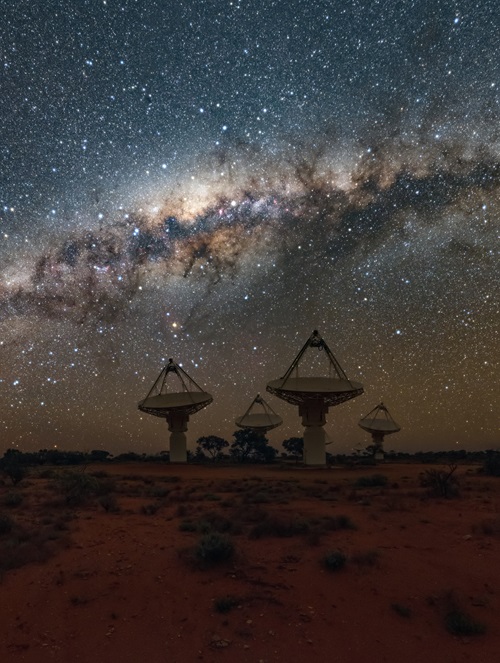 Antennas of CSIROs ASKAP Telescope under the Milky Way in Western Australia