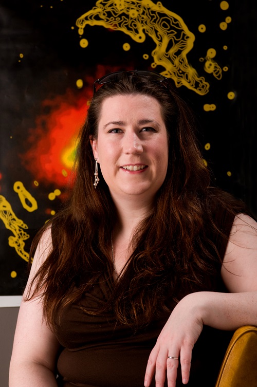 Relaxed portrait photo of Melanie Johnston-Hollitt. 