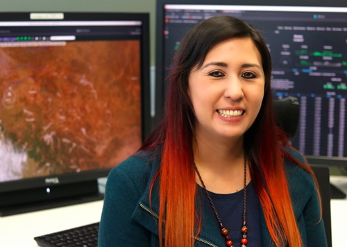 Dr Vanessa Moss works at the boundaries between astronomy, telescope operations and data science. 