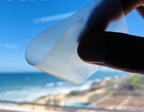 ULUU seaweed-derived polymer being held between someone's fingers