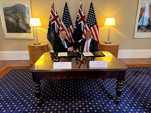 L to R: CSIRO’s Larry Marshall and NREL’s Peter Green.