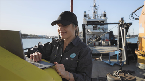 CSIRO scientist, Gemma Kerrisk, reviews data streams from water quality sensor. 