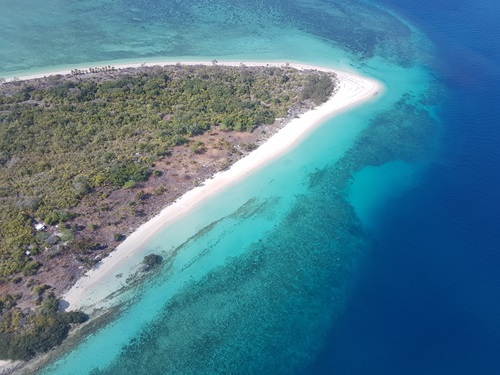 Fisheries in the Torres Strait play a vital role in supporting the lifestyles, livelihoods, and economic activities of the region. 