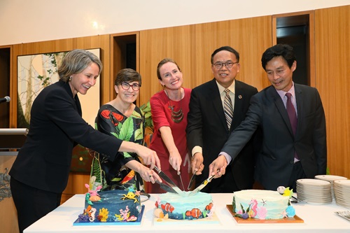 (Left to Right): Dr Angela Macdonald PSM, Australian Ambassador to Thailand. Amelia Fyfield, CSIRO Counsellor Singapore, Director Southeast Asia. Dr Wijarn Simachaya, President of Thailand Environment Institute (TEI). Dr Julathep Kajornchaiyakul Executive Director of the National Metal and Materials Technology Center, National Science and Technology Development Agency.