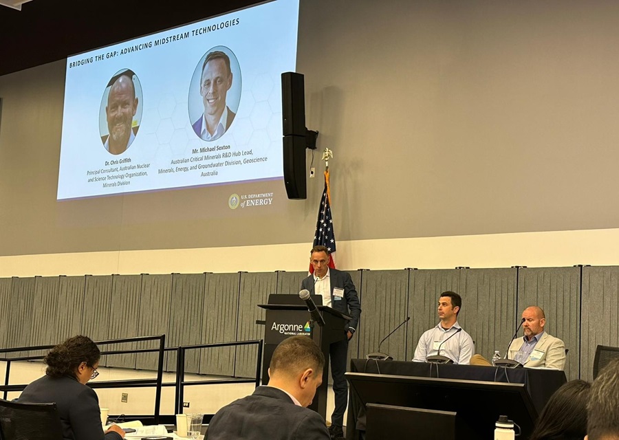 R&D Hub Operations Group members Michael Sexton and Chris Griffith at CCMM in Chicago