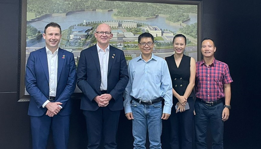 Executive Director of Growth Jonathan Law and Aus4Innovation Director Dr Kim Wimbush at Vietnam National Space Centre 