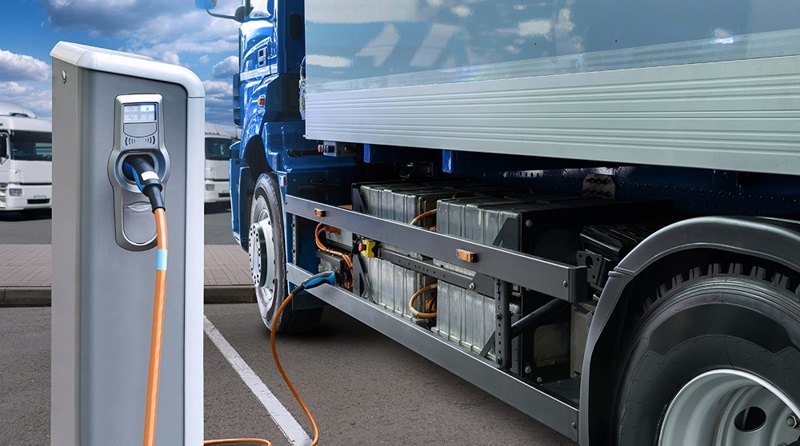Early-stage technologies such as hydrogen fuel cells will help enable decarbonisation of heavy transport, including long-haul trucks. Pictured is a long-haul truckImage/ iStock. 