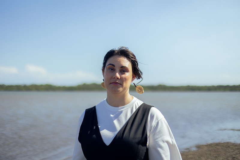 Mibu Fischer headshot with water behind her.