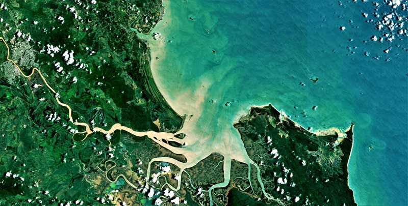 Satellite image showing sediment flow from the Fitzroy River into Keppel Bay and the southern Great Barrier Reef.