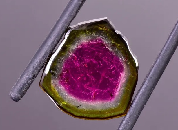 Sample Working Icon Tourmaline: a geological record keeper - CSIRO