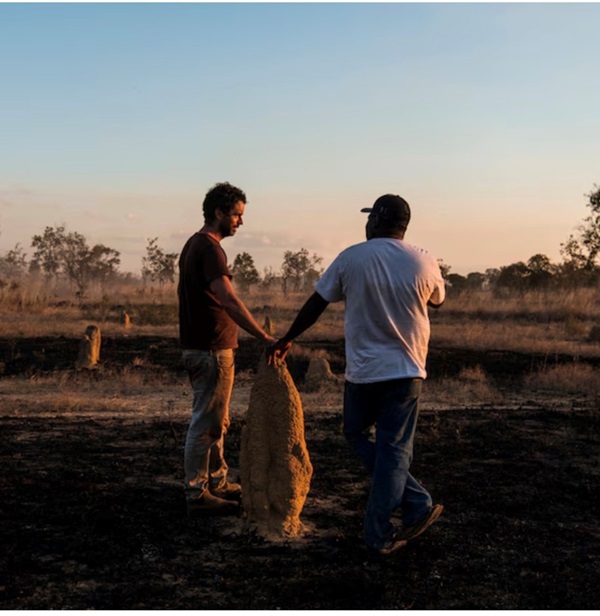 Simon Quilty and Jimmy Frank Jupurrurla with a termite mound in Tennant Creek.  Image by Andrew Quilty.