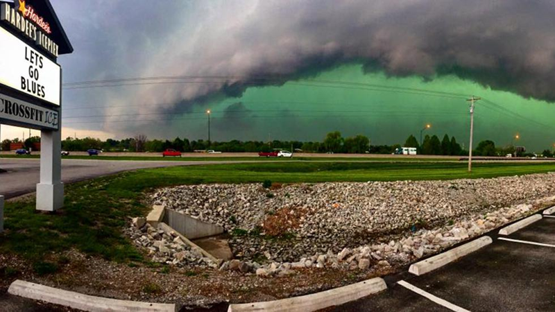 A green storm cloud