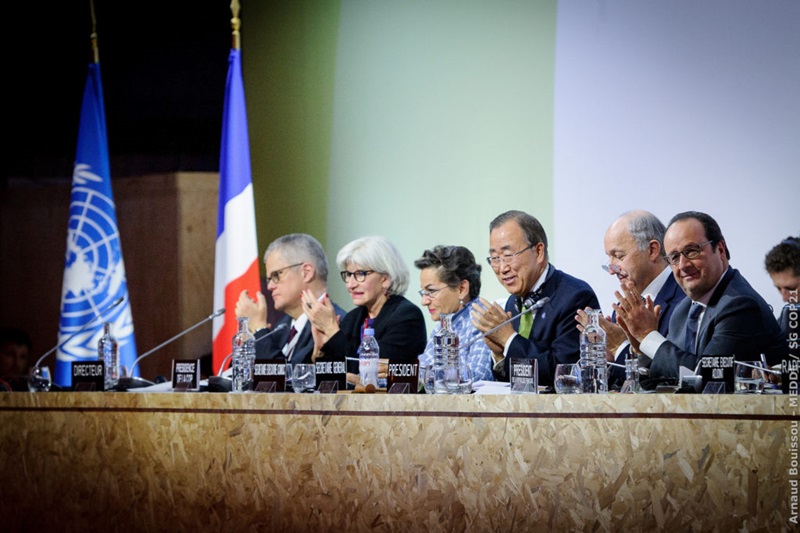 World leaders clapping hands