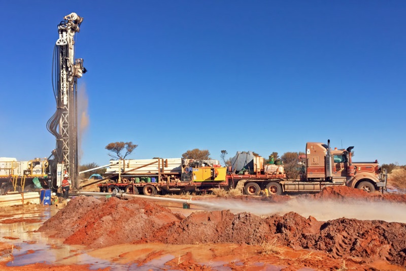 Drilling rig at work in the palaeovalley. APY lands, South Australia. Image by Carmen Krapf