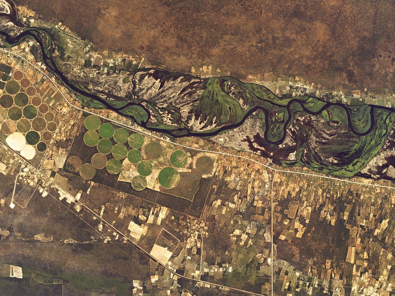 satellite image of river and irrigated area