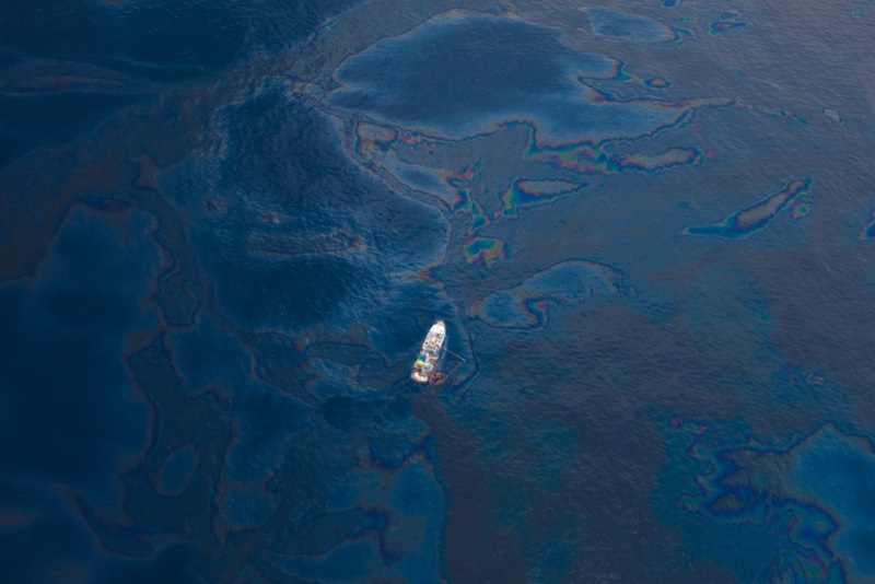 Aerial photo of a a ship and an oil spill