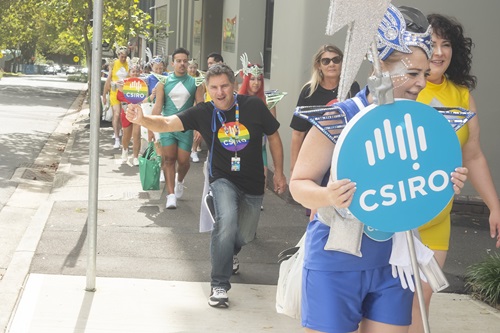 Chief Executive, Dr Larry Marshall walking to the parade to march with the CSIRO team.